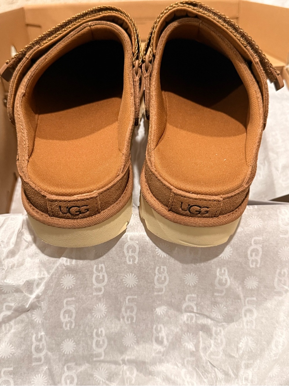UGG Women’s Chestnut Brown goldenstar Clog - Picture 4 of 7